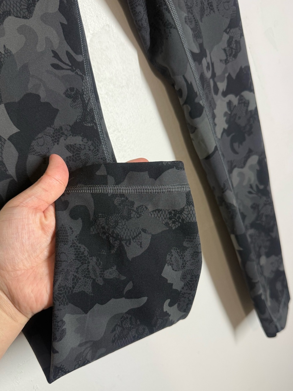 Lululemon Wunder Train High-Rise Tight 25"
Women's Leggings/Tights - Picture 6 of 9